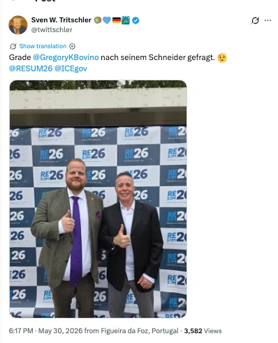 Ein Bild, das Text, Kleidung, Mann, Anzug enthält. KI-generierte Inhalte können fehlerhaft sein.