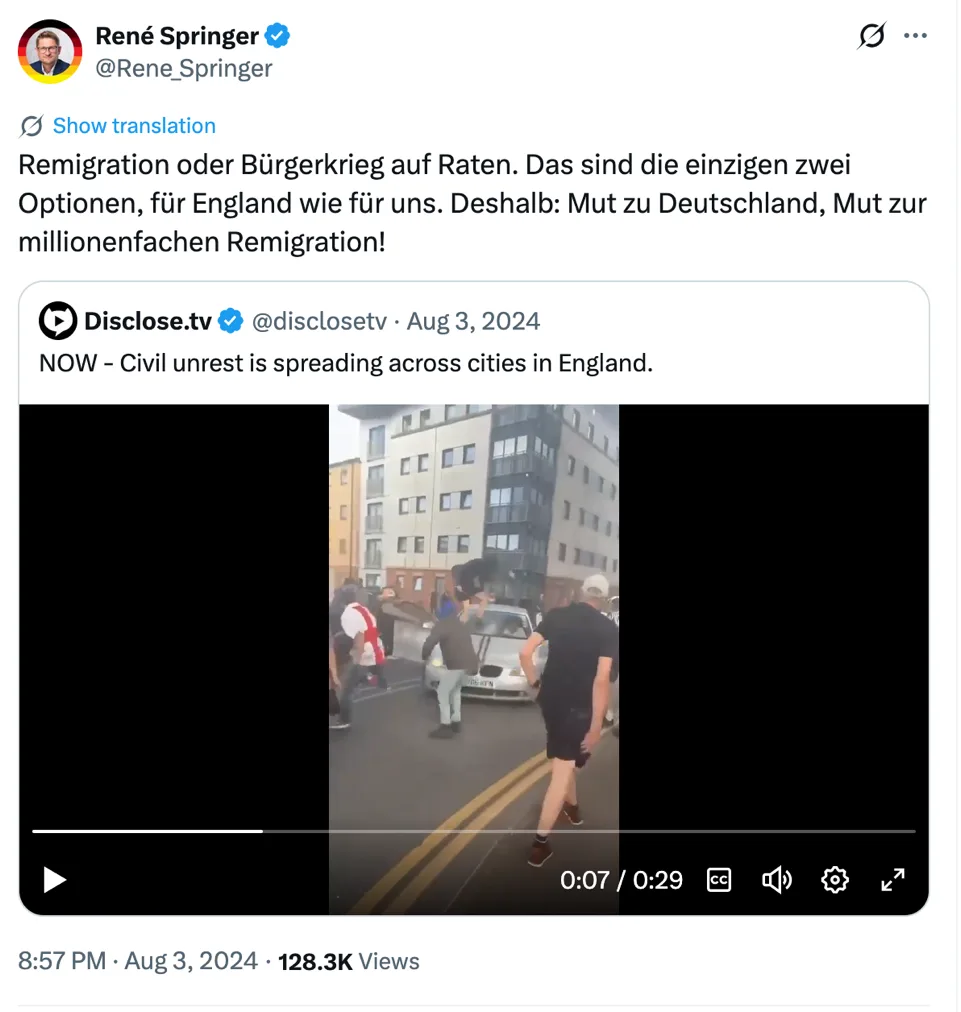 Screenshot eines Posts von René Springer blauer Haken mit der Bildüberschrift Remigration oder Bürgerkrieg auf Raten. Das sind die einzigen zwei Optionen, für England wie für uns. Deshalb: Mut zu Deutschland, Mut zur millionenfachen Remitgration!" Unten ist ein screenshot von einem video mit ziviler Aufruhr