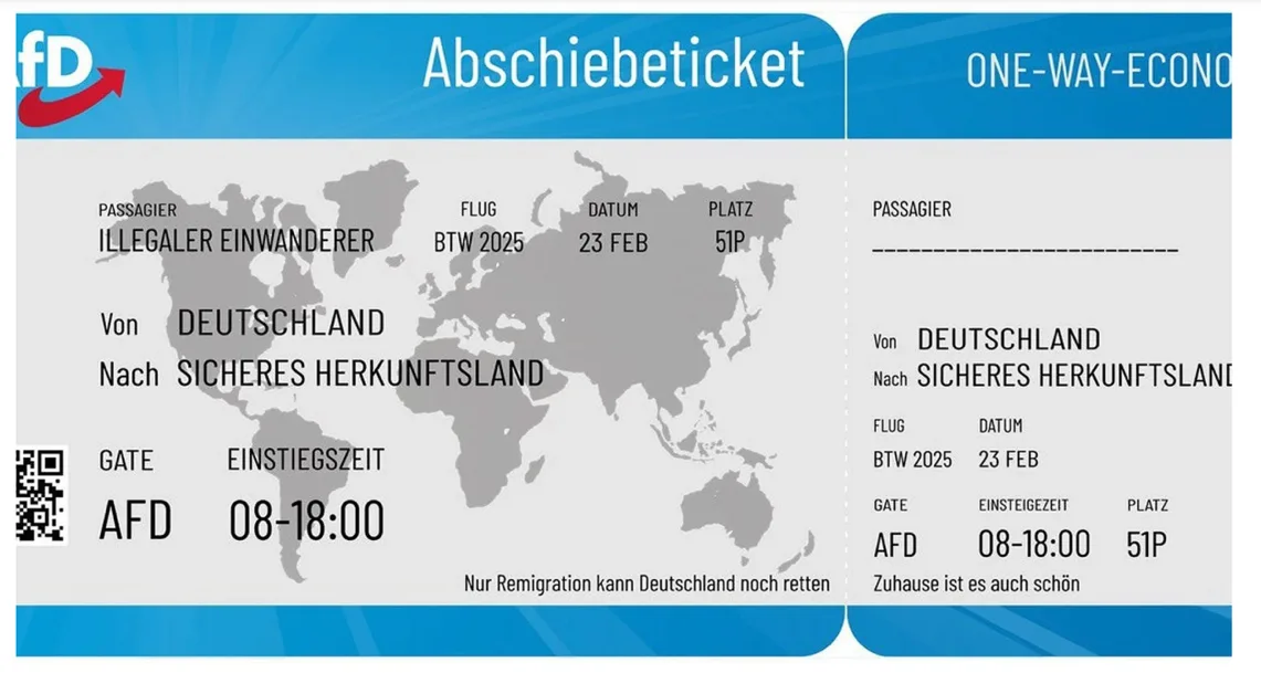 Flugticket, auf dem oben groß AfD und Abschiebeticket sowie One-Way-Economy zu lesen ist. Das Ticket ist ausgestellt auf den Passagier „Illegaler Einwanderer" von „Deutschland" nach „Sicheres Herkunftsland". Am unteren Rand des Tickets steht „Nur Remigration kann Deutschland noch retten" und „Zuhause ist es auch schön"
